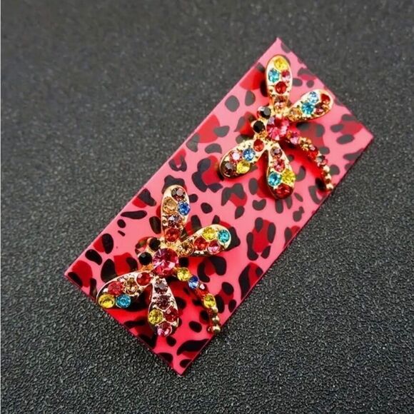 🩵 Betsey Johnson NEW pretty crystal embellished dragonfly stud earrings 🩵 - Picture 3 of 5